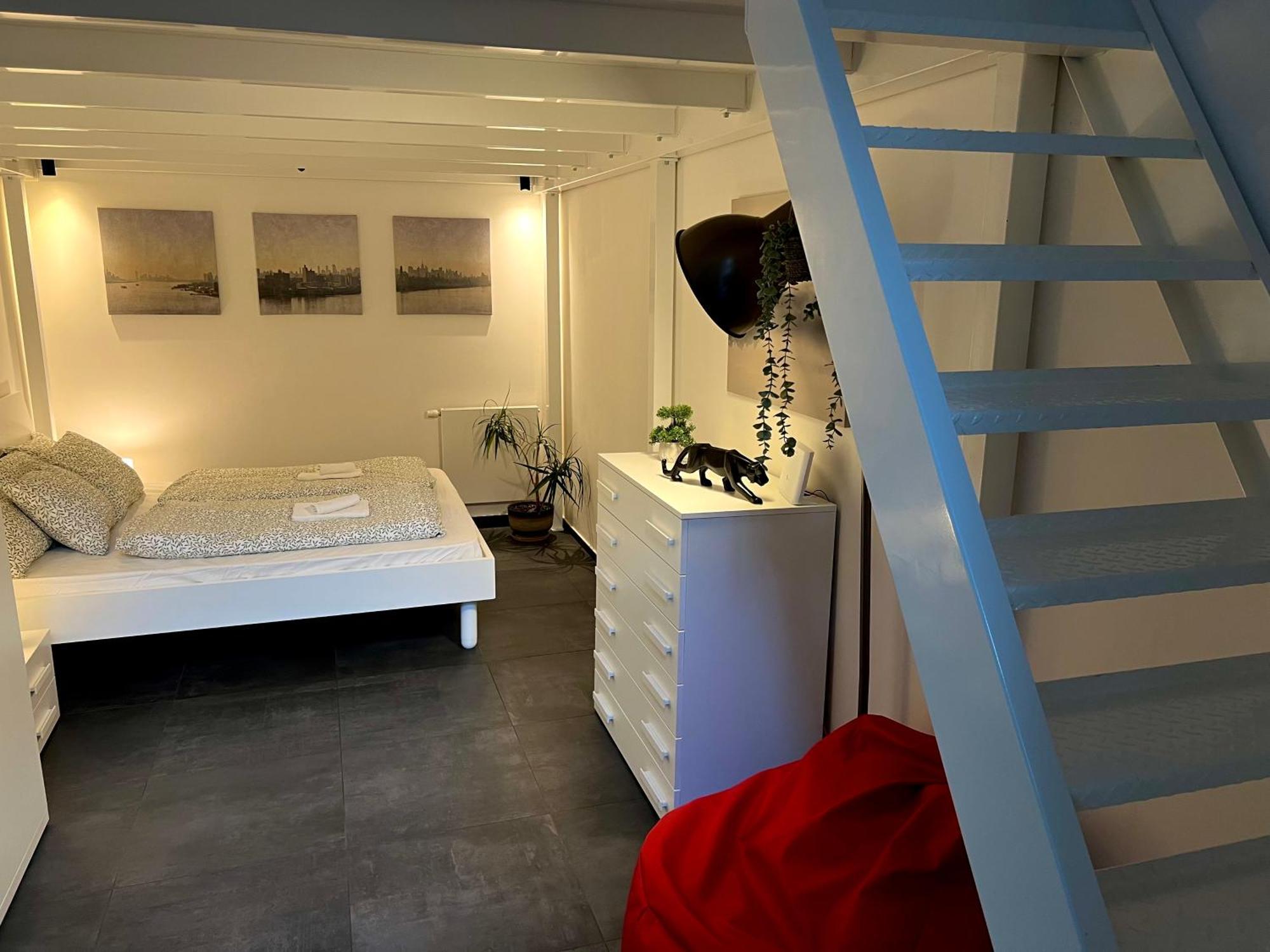 Opletalova 1min From Wenceslas Square *