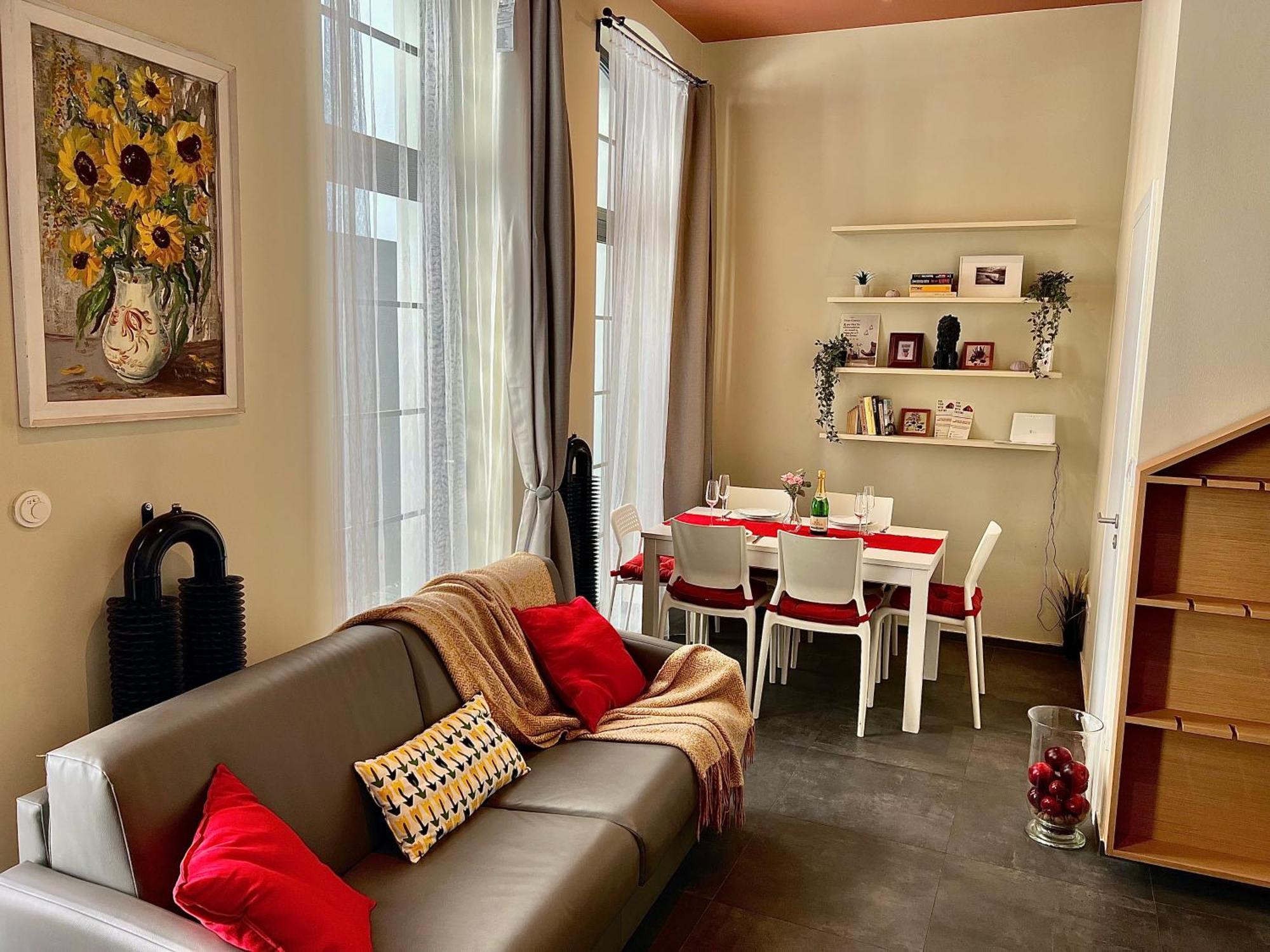Opletalova 1min From Wenceslas Square *